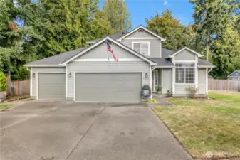 3 bed 2.5 bath home on large lot with 3 car garage