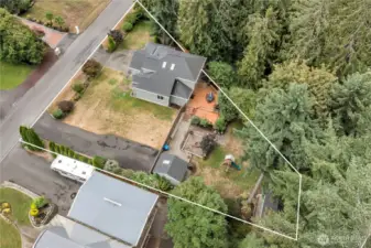 Large 17,250 sqft lot