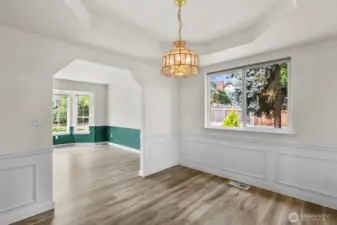 Dining room with tray ceiling