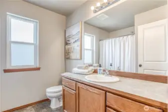 Upper Floor Bath