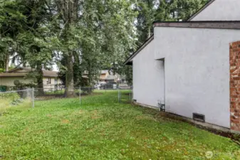 Large side yard.