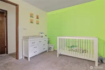 Nice secondary bedroom with direct access to jack 'n jill bathroom.