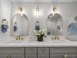 Primary bathroom w/double vanity