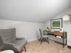 Office space in 4th bedroom or flex room