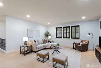 Large upstairs bonus room