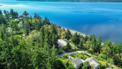 Peaceful surroundings with an amazing view of Saratoga Passage, Whidbey Island and the Olympic Mountain range.