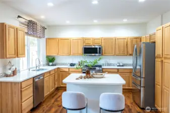 Elegant kitchen with eating space