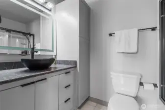 Completely updated hall bath