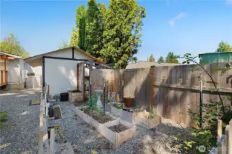 GARDEN BEDS