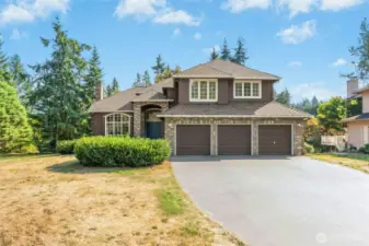 Spacious Murray Franklin resale home in the Hunters Wood neighborhood of East Redmond on sprawling, .69 Acre, corner lot.