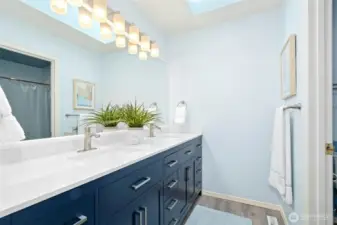Upper Level - Full Main Bathroom
