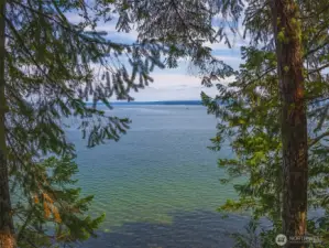 Enjoy endless exciting recreational water activities including scuba diving, water skiing, fishing, crabbing and more !