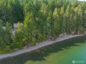 360' of Beach with tidelands all to yourself with lots of privacy !