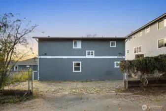 Parking for 2 to 4 Cars