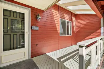 An large front porch.