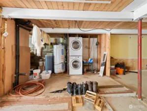 Laundry space. Washer/Dryer convey.