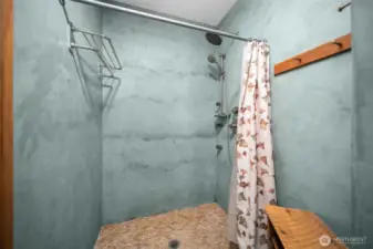 Independent shower room