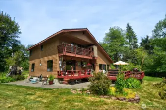 Welcome to your quiet creek front home!