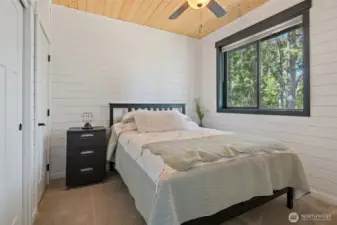 Upstairs Bedroom #2