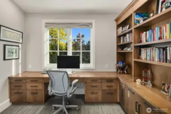 The perfect office space nestled above the garage providing  autonomy and flexibility.