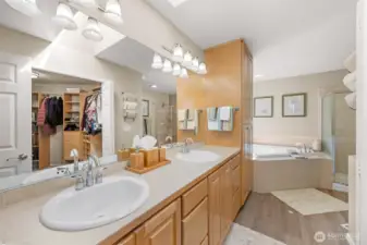 Large 5-piece bathoom
