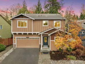 Welcome to Fox Hollow! Fantastic, move-in-reasdy 2-Story sited on a private greenbelt lot. A special sanctuary!