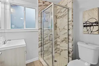 3/4 bath for the 4th bedroom - easy for guests!