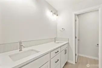 Photographs are for illustrative purposes only. Features, finishes, interior/exterior colors, landscaping and floorplan shown may vary from actual homes built.