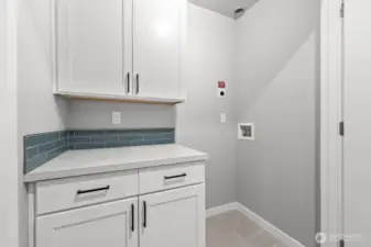 Photographs are for illustrative purposes only. Features, finishes, interior/exterior colors, landscaping and floorplan shown may vary from actual homes built