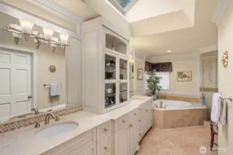 Primary Bath w/dual sinks