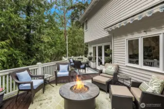 Deck off kitchen nook and dining area
