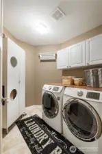 Laundry Room – Modern appliances, upper cabinets, and a clever wall-mounted drying rack.