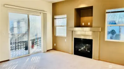 Livingroom with balcony access