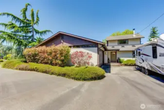 Mulkiteo Waterfront neighborhood! Beautiful home!