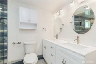 Primary suite vanity