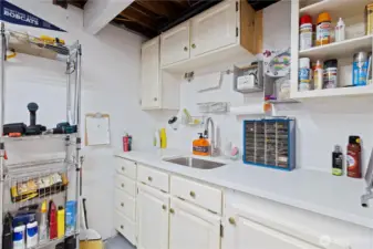 Workshop area on the lower level. There is an additional very large storage space.