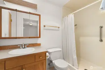 3/4 Ensuite Bathroom