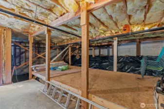 600 sq ft of dry storage