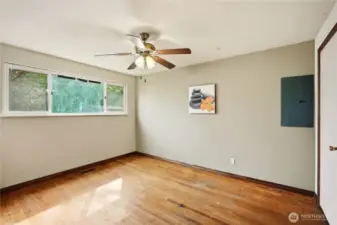 2nd bedroom