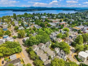 Fabulous central location, close to Lake Washington...