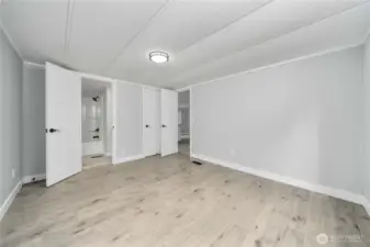 Primary Bedroom w/en suite!