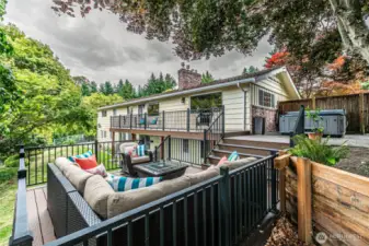 Entertainment deck