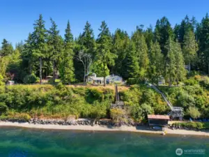 Take a closer look, this property is totally private. From the home you can not see either neighbor, nor can they see you!