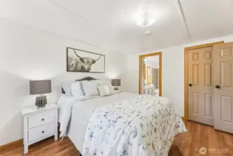 Large walk in closet and en-suite