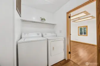 Laundry room - appliances stay