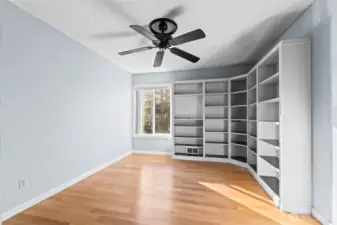 2nd bedroom with built-ins!