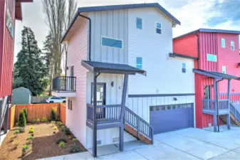 End unit!  Close to Stanwood's amenities. Walk to the park, downtown and the elementary and middle school!