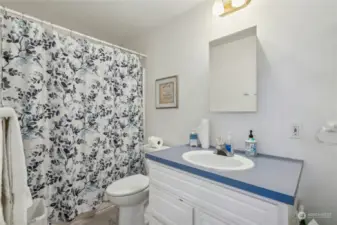 4th FULL Bathroom!