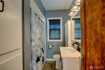Main Full Bathroom.