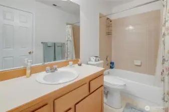 Upstairs full bath.